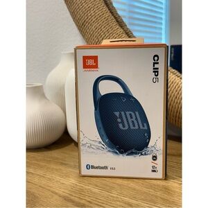 JBL Clip 5 Portable Bluetooth Waterproof Speaker in Black